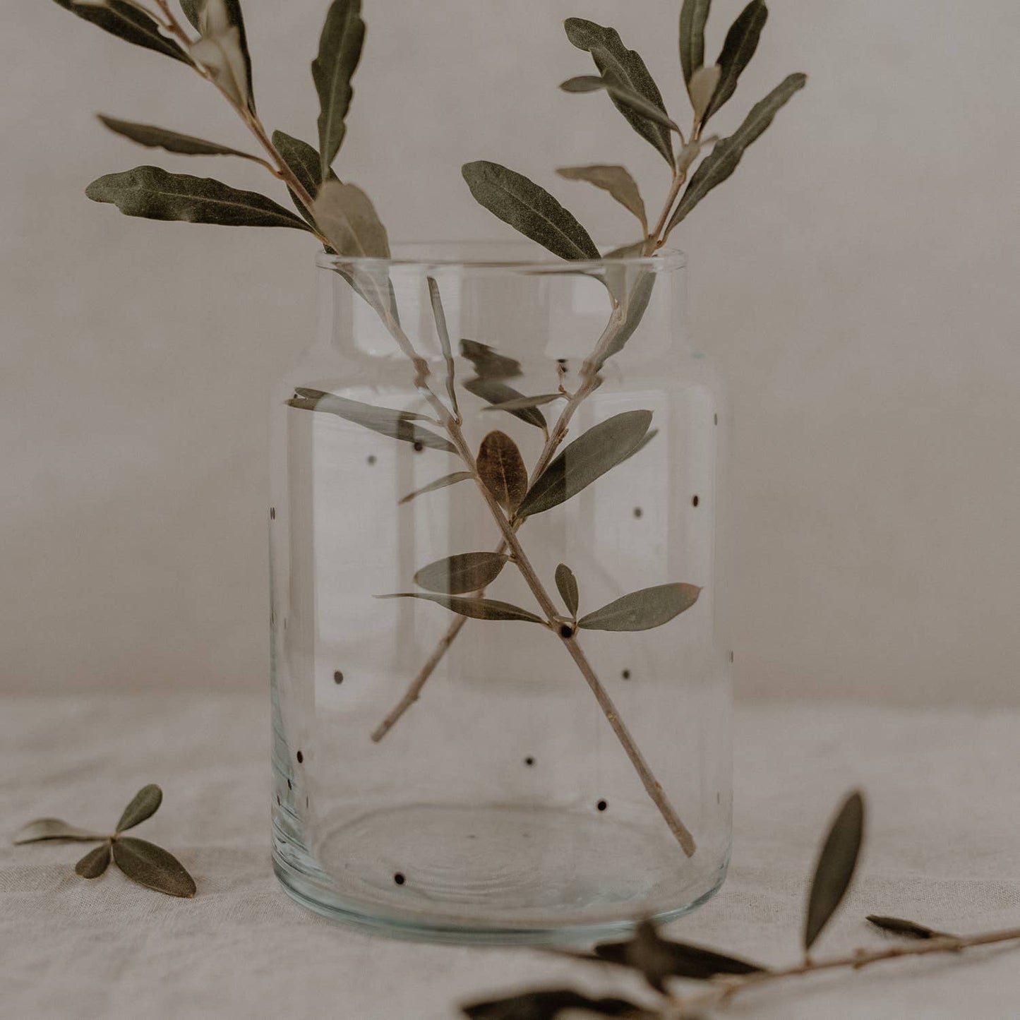 VASE AUS GLAS I PUNKTE I VON EULENSCHNITT