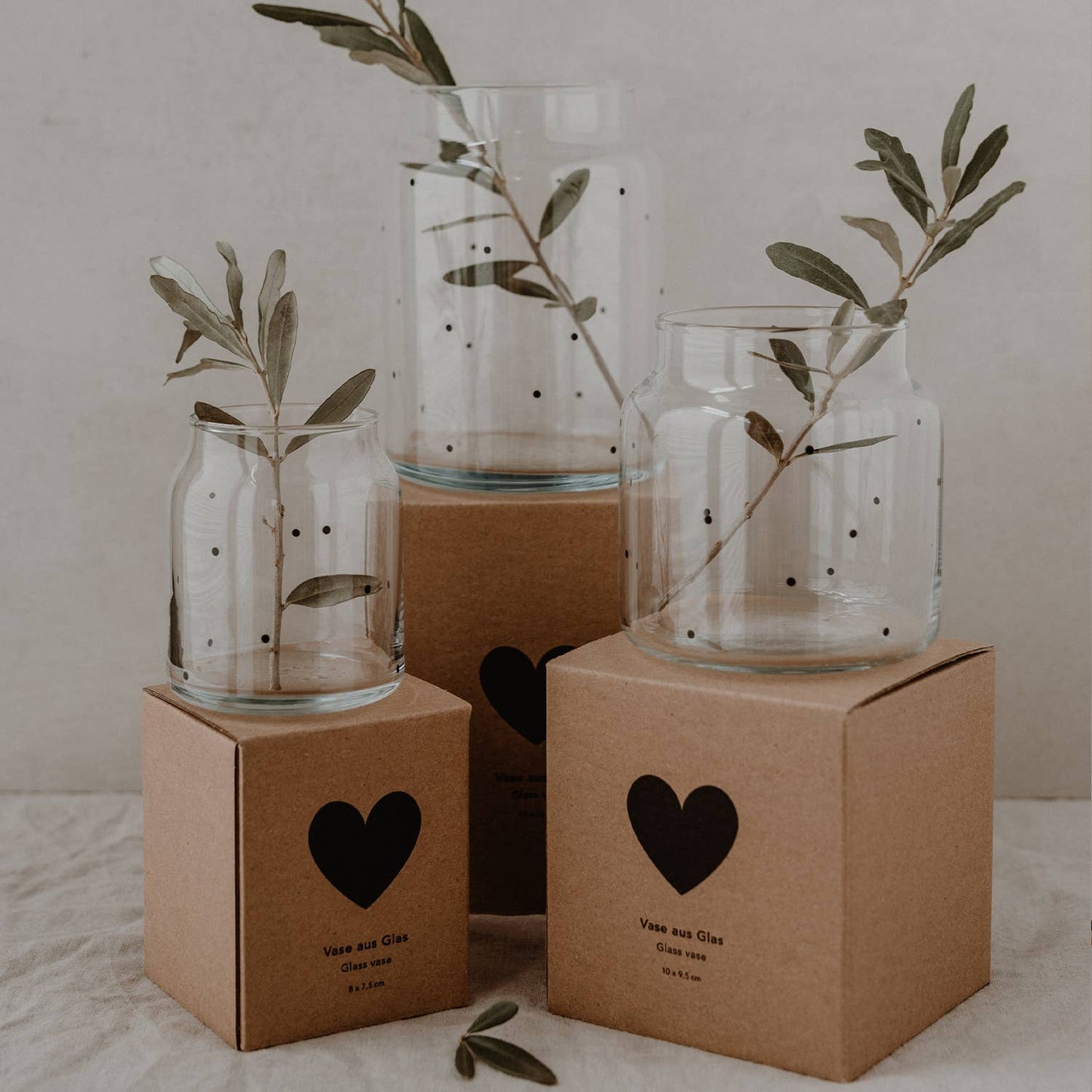 VASE AUS GLAS I PUNKTE I VON EULENSCHNITT