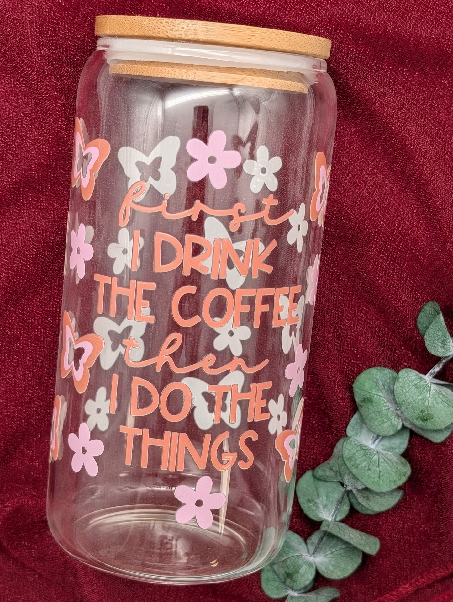 TRINKGLAS I GLASBECHER I MIT DECKEL UND STROHHALM I FIRST I DRINK THE COFFEE