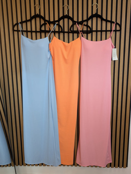 SPAGHETTITRÄGER RIPPKLEID I EINHEITSGRÖßE