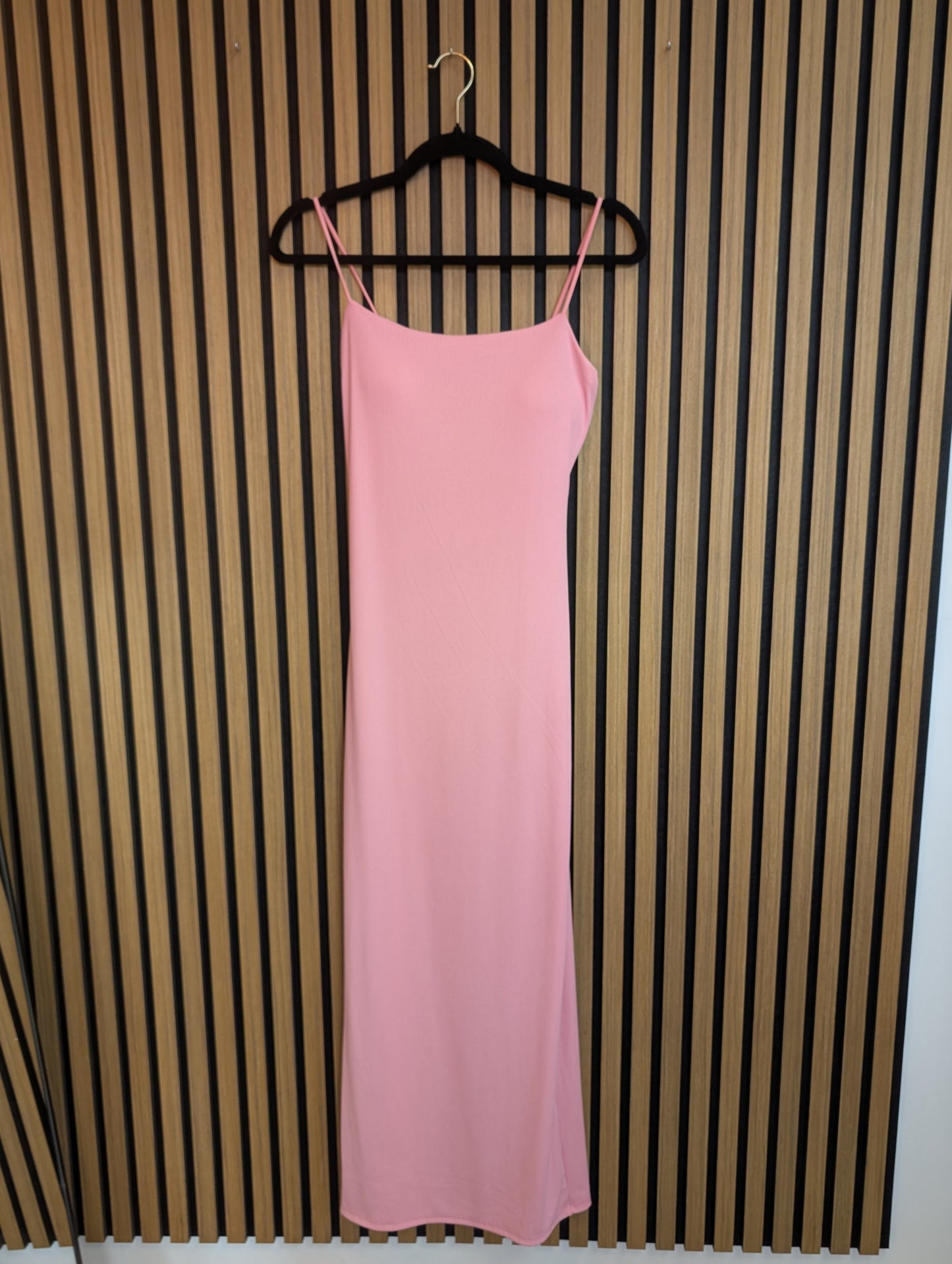 SPAGHETTITRÄGER RIPPKLEID I EINHEITSGRÖßE