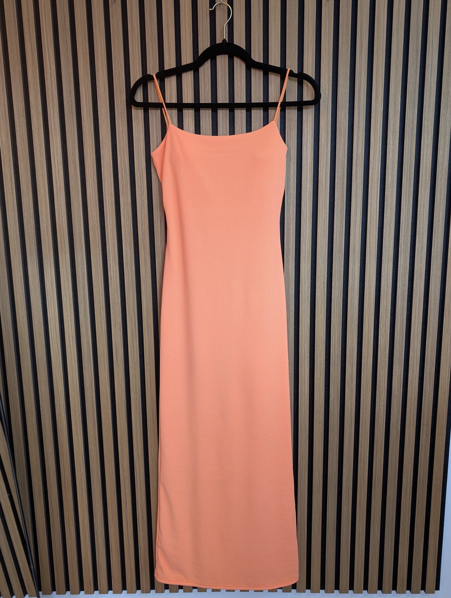 SPAGHETTITRÄGER RIPPKLEID I EINHEITSGRÖßE