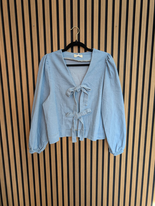 JEANS SCHLEIFEN BLUSE I EINHEITSGRÖßEN